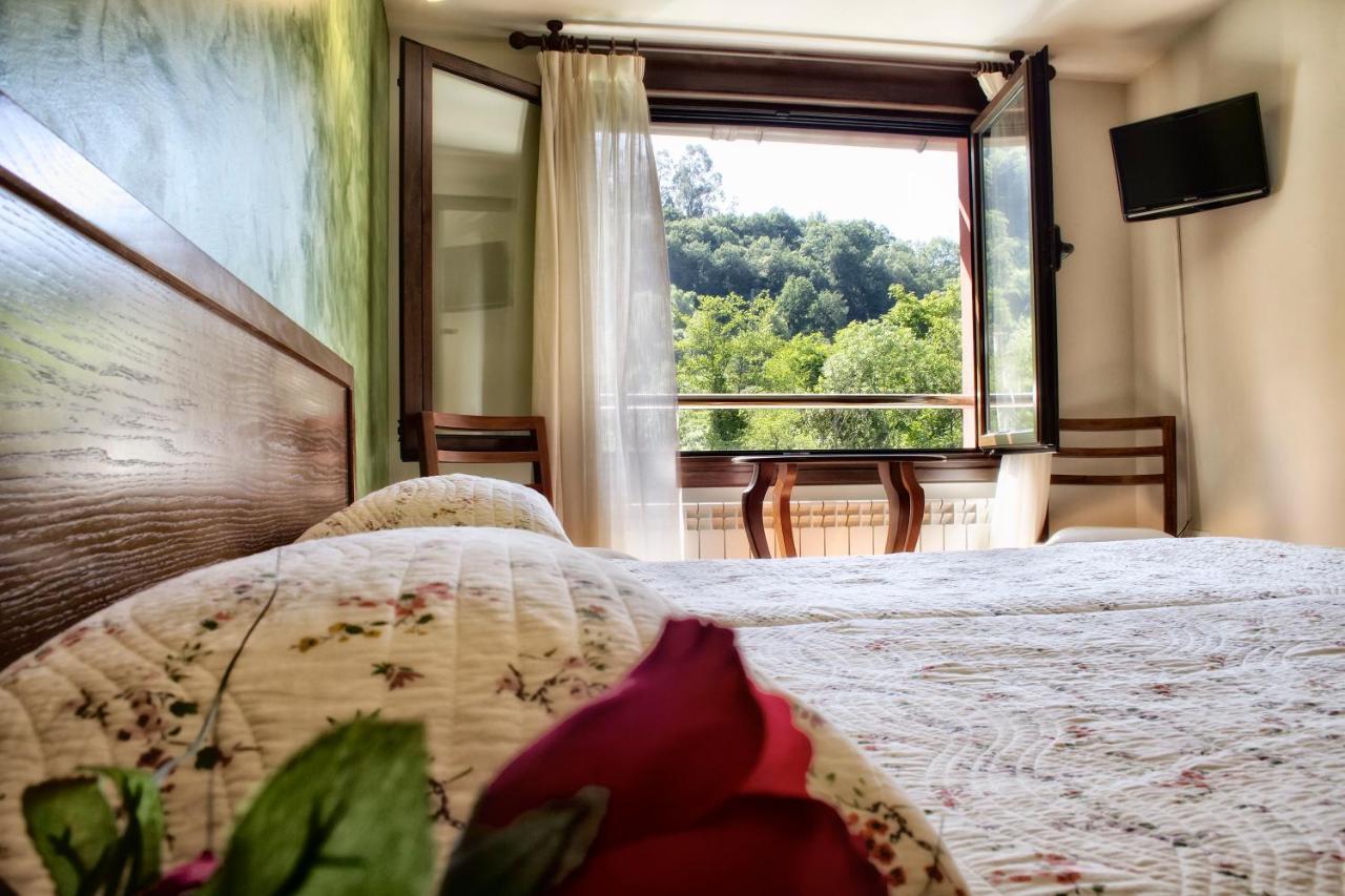 Hotel Covadonga Onís エクステリア 写真