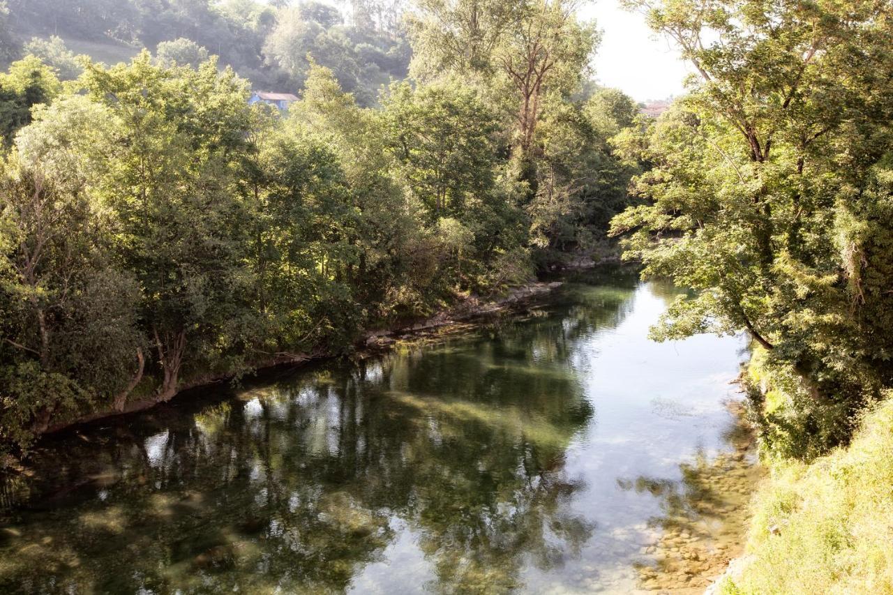 Hotel Covadonga Onís エクステリア 写真