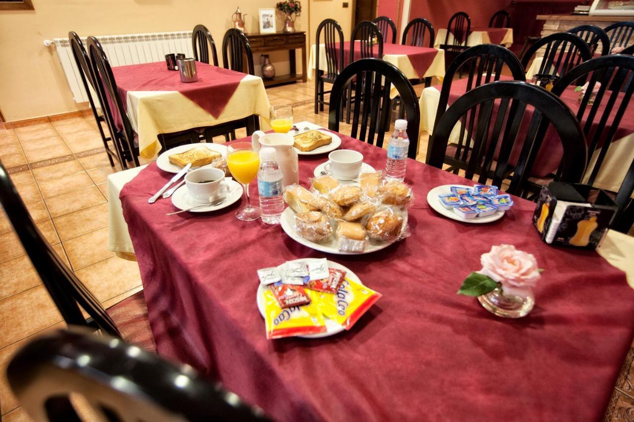 Hotel Covadonga Onís エクステリア 写真
