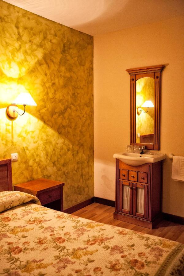 Hotel Covadonga Onís エクステリア 写真