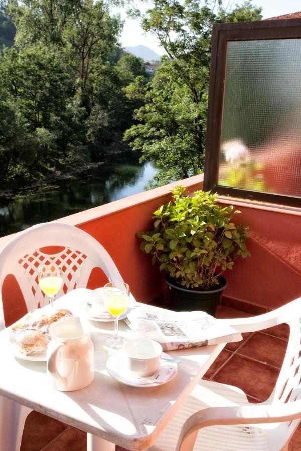 Hotel Covadonga Onís エクステリア 写真