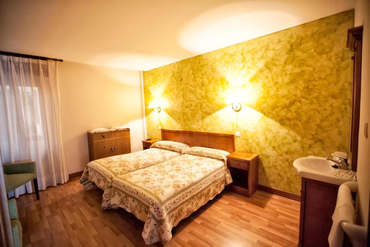 Hotel Covadonga Onís エクステリア 写真