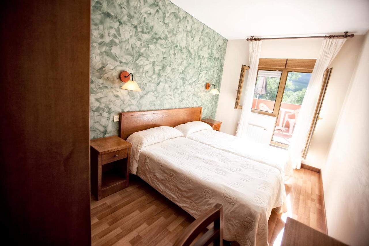 Hotel Covadonga Onís エクステリア 写真