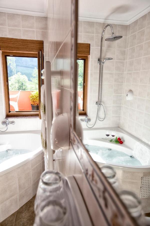 Hotel Covadonga Onís エクステリア 写真